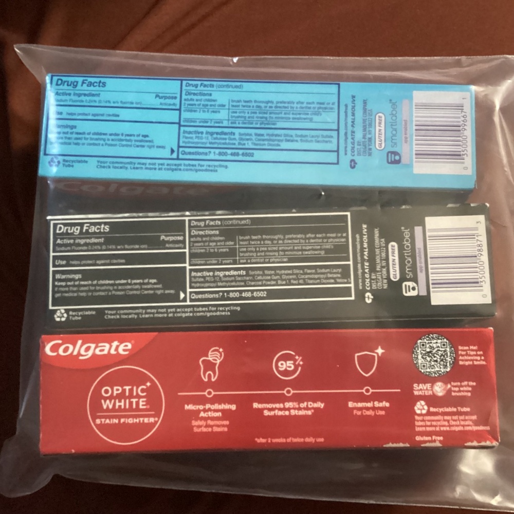 Colgate Optic White & Colgate MaxFresh Bundle - Picture 3 of 5